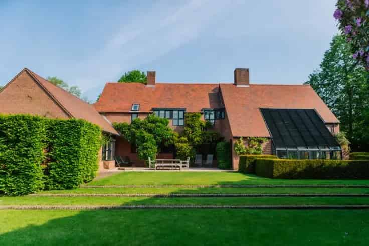 Villa Te Koop Antwerpen: Architecturale woning met zwembad en Claire Bataille interieur