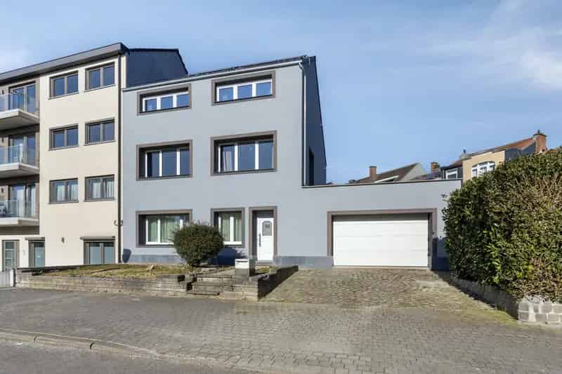 Huis te koop Sint-Agatha-Berchem: gerenoveerde woning met 4 slaapkamers