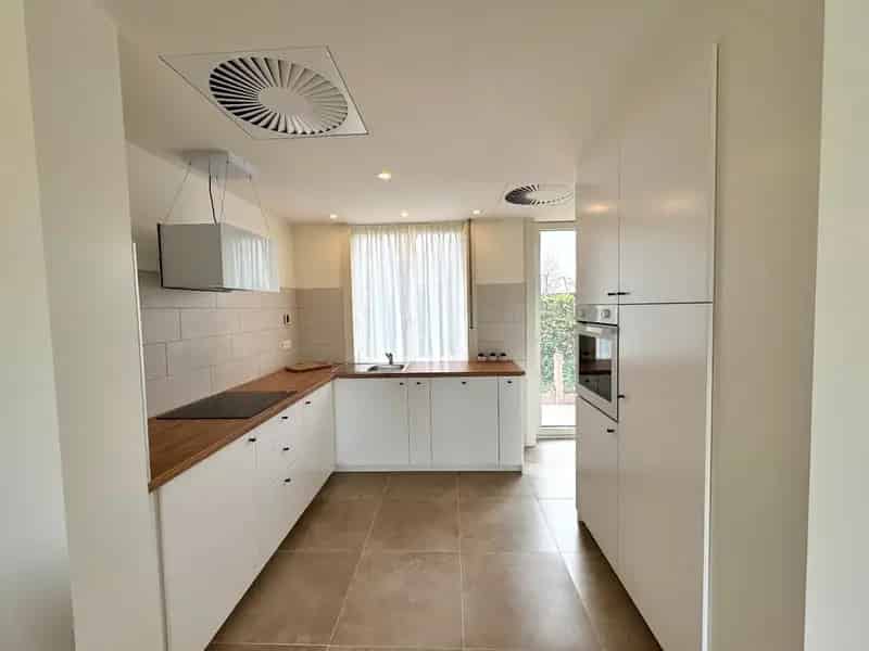 Gerenoveerde woning 4 slaapkamers 2 badkamers tuin 2024
