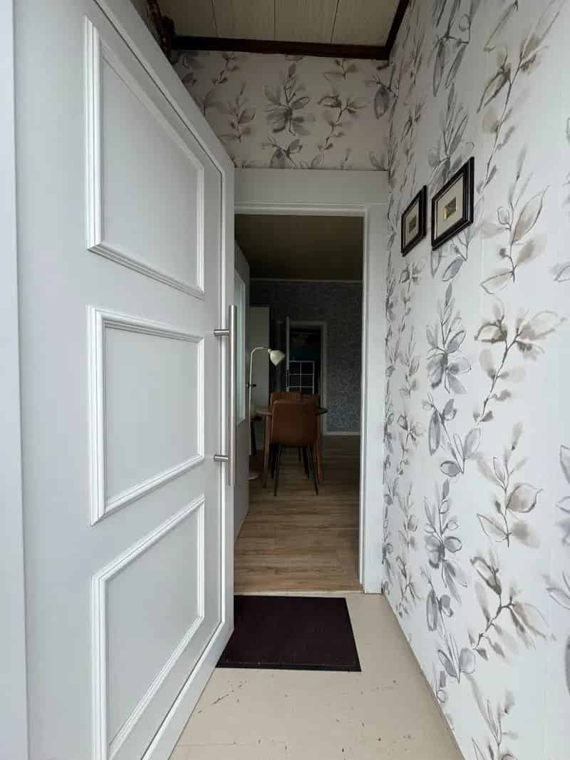 Ruime woning met slaapkamer en badkamer gelijkvloers