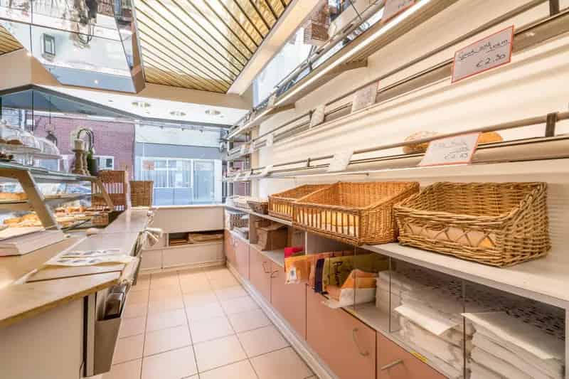 Bakkerij met Woonst te Koop Izegem Centrum