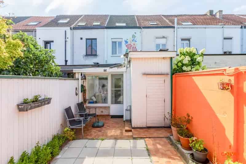 Te renoveren gezinswoning met 4 slaapkamers en stadstuin te Gent