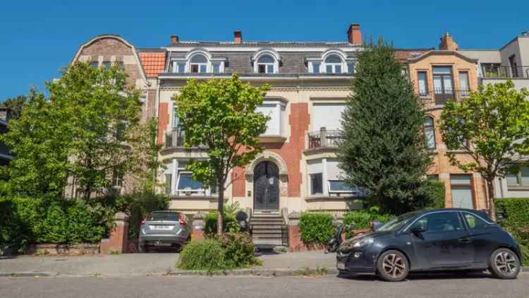 Te koop huis in Schaerbeek met tuin en garage