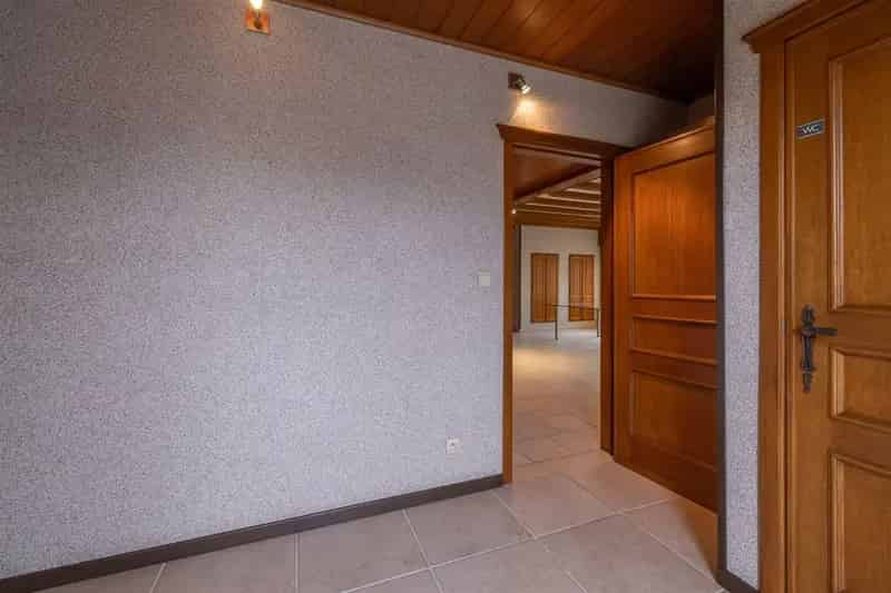 Ruime Villa 15 Ha Grond