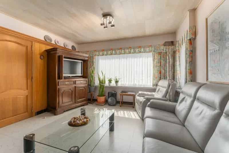 Halfopen bebouwing 3 slaapkamers 423m²