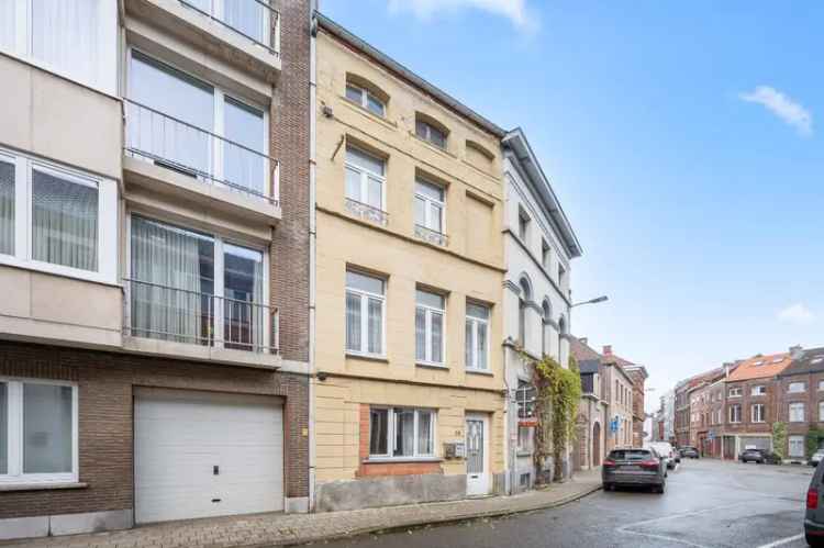 Te koop huis centraal gelegen met 6 slaapkamers