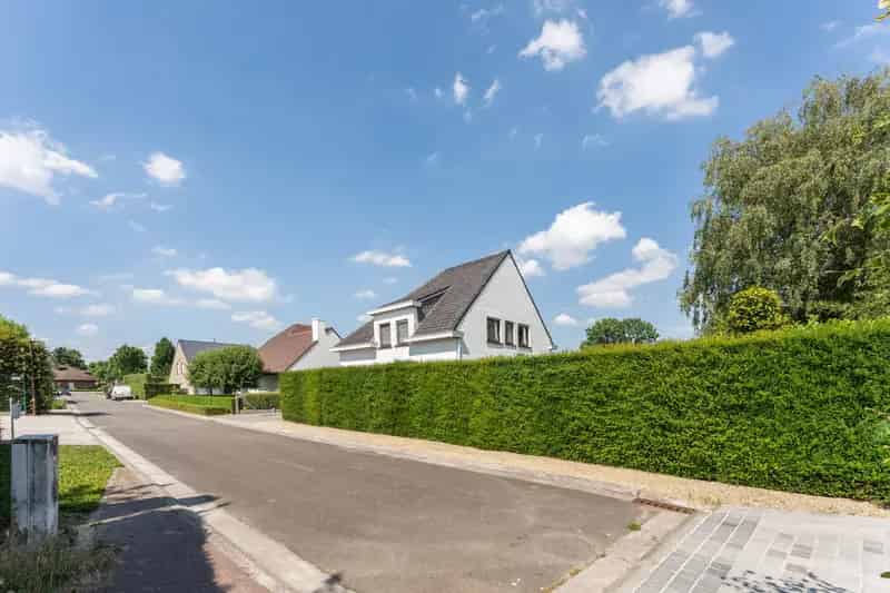Huis te koop Deerlijk: Charmante woning met atelier te renoveren