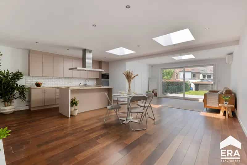Gerenoveerde woning 4 slaapkamers Lot