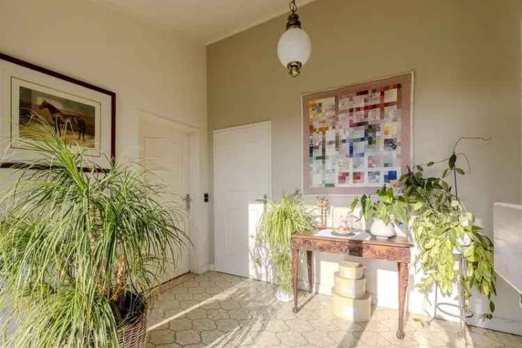 Rustige woning te renoveren 1366m² 3 slaapkamers tuin zwembad