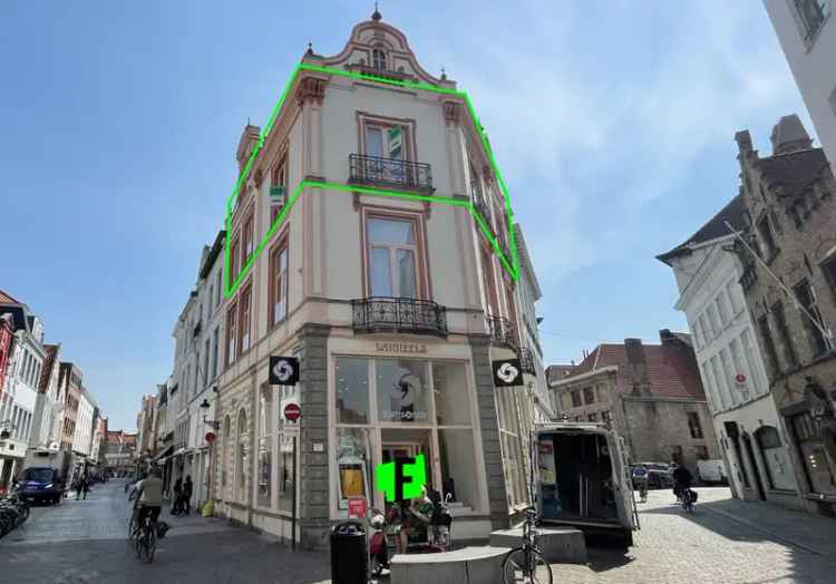 Bemeubeld, lichtrijk appartement op toplocatie met 1 slaapkamer in hartje Brugge