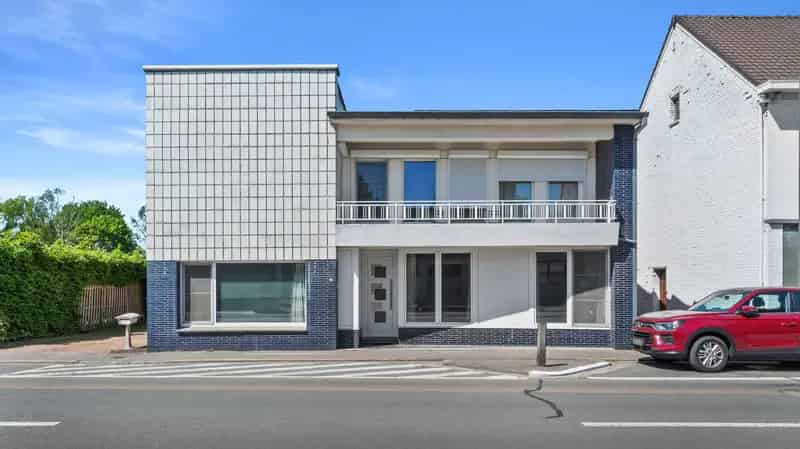 Moderne Jaren 60 Woning te Huur in As Centrum 4 slaapkamers