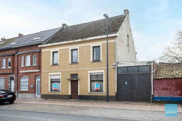 Huis te koop in Lede met gesloten bebouwing en loods