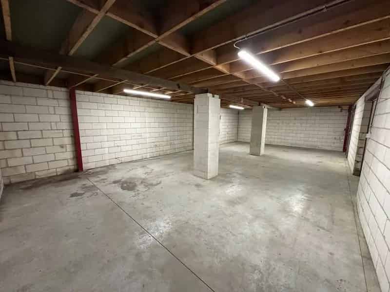 630m2 Kantoren en Magazijn te Huur