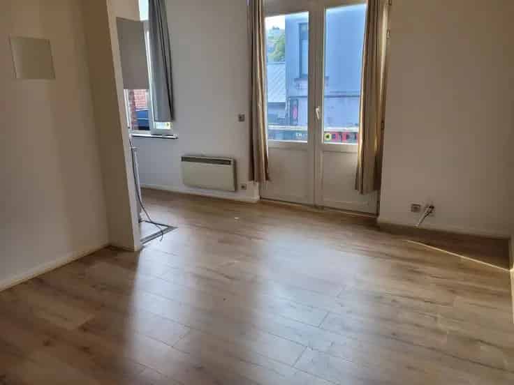 Studio te Koop Nabij Winkels en Scholen