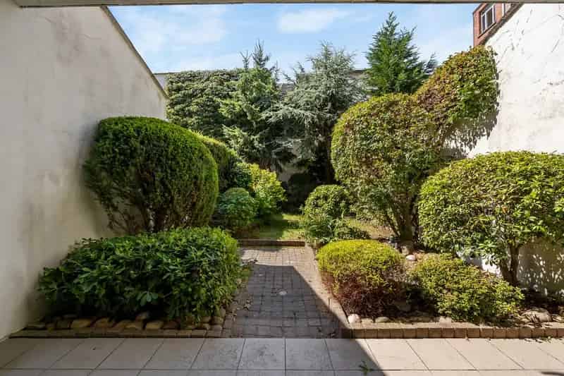 Ruime Stadswoning Antwerpen met Tuin Garage en Praktijk