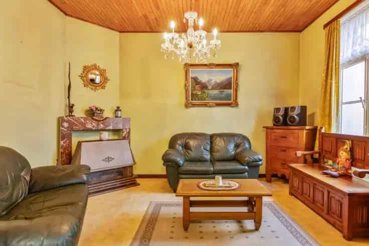 Ruime 2-Gevelwoning te Koop in Brussel met Grote Garage en Atelier