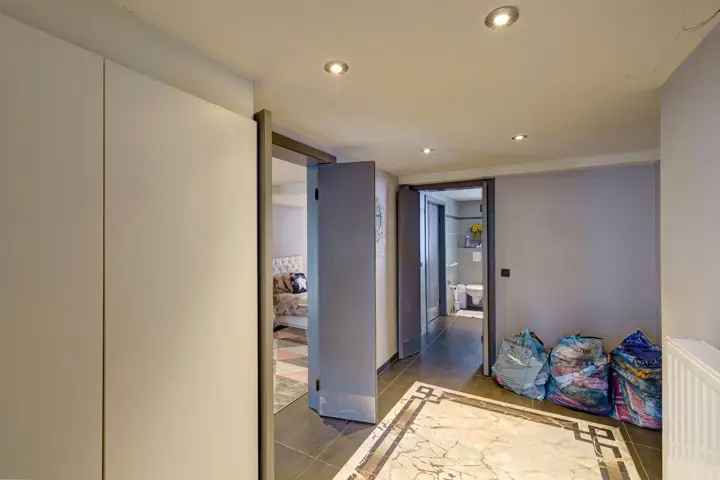 Ruime woning Mechelen 4 slaapkamers 2 badkamers 3 terrassen