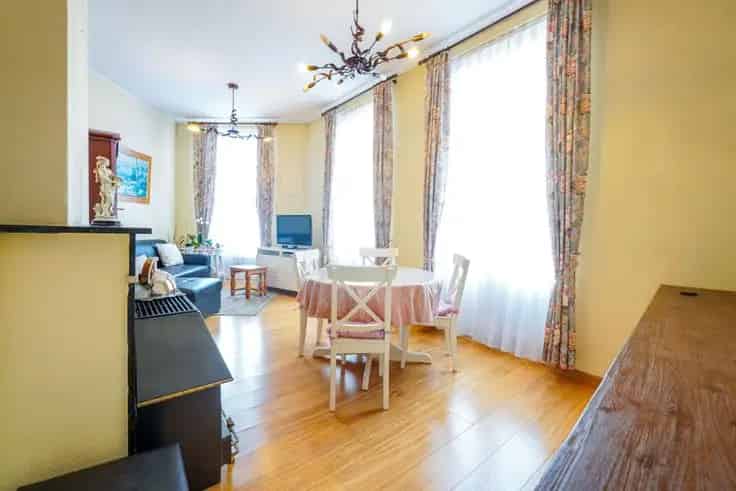 Huis Te Koop Sint-Gillis - Ruime woning met garage en potentieel