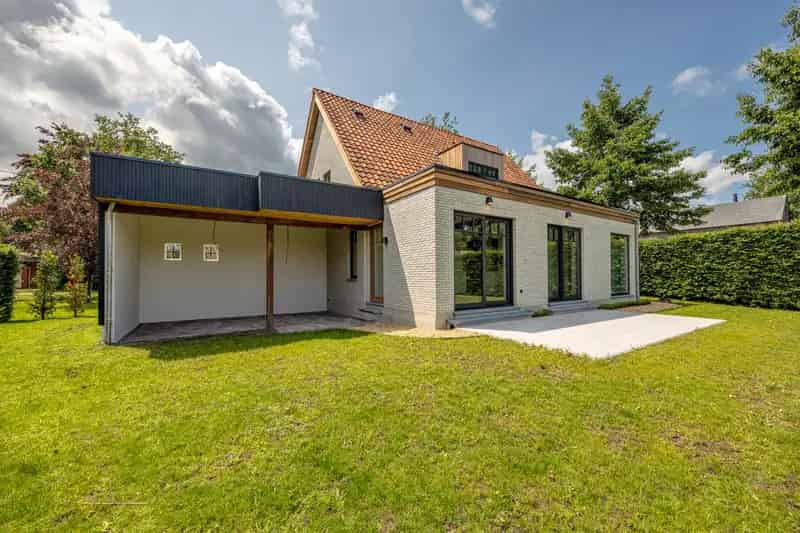 Huis te huur: Instapklare gezinswoning met 4 slaapkamers en tuin