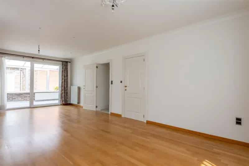 Gelijkvloersappartement met garage te huur in Vlijtingen