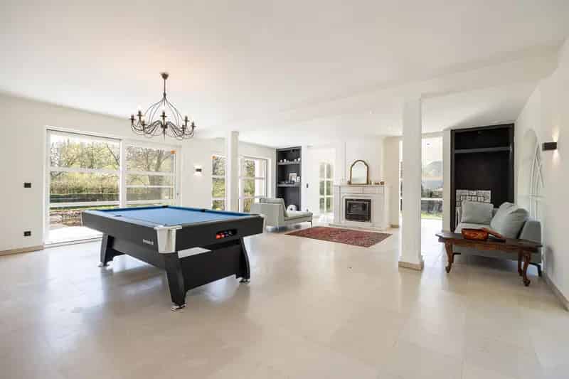 Villa te koop Herenthout 1 hectare vijver zwembad 7 slaapkamers