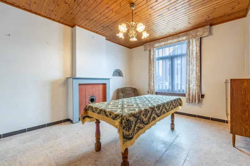 Huis te huur Ruien: Te renoveren woning met tuin en garage