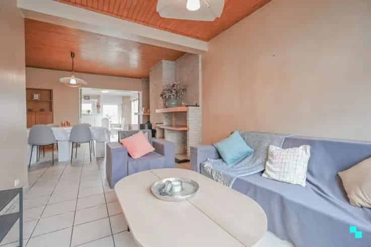 Huis te Koop Izegem: 3 slaapkamers, Garage, Tuin - Te renoveren