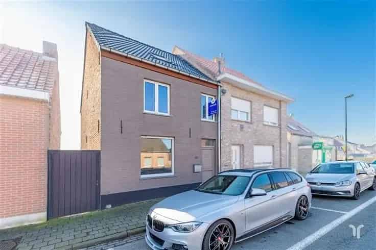 Huis Te Koop Torhout: Op te frissen woning met zonnige tuin