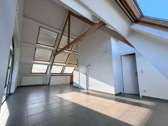 Te koop lichtrijk dakappartement in Temse met prachtig zicht