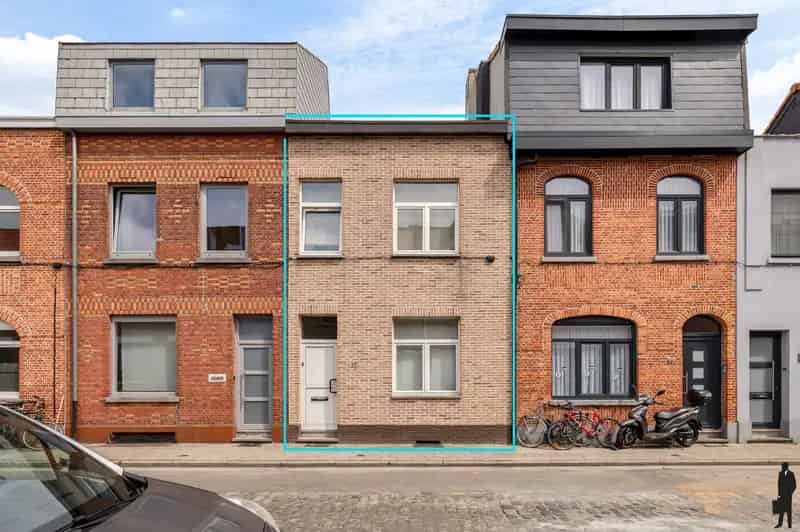 Woning met grote tuin en uitbreidingsmogelijkheden.
