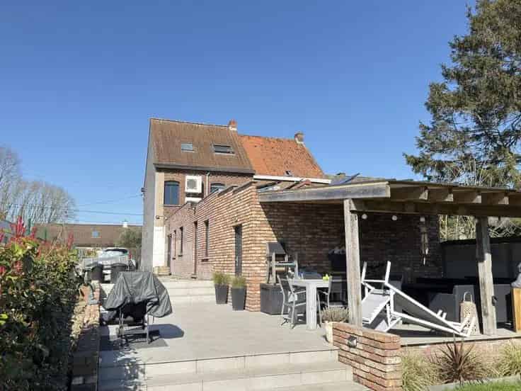 Huis Te Koop: Grote woning nabij Kluisbos met Zonnepanelen