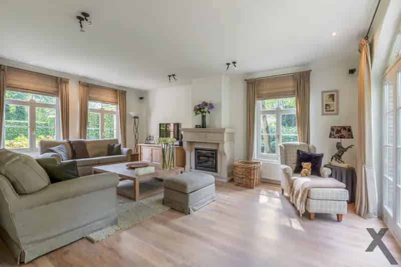Huis te huur Zoersel: Luxe villa met tuin, vijver en bos