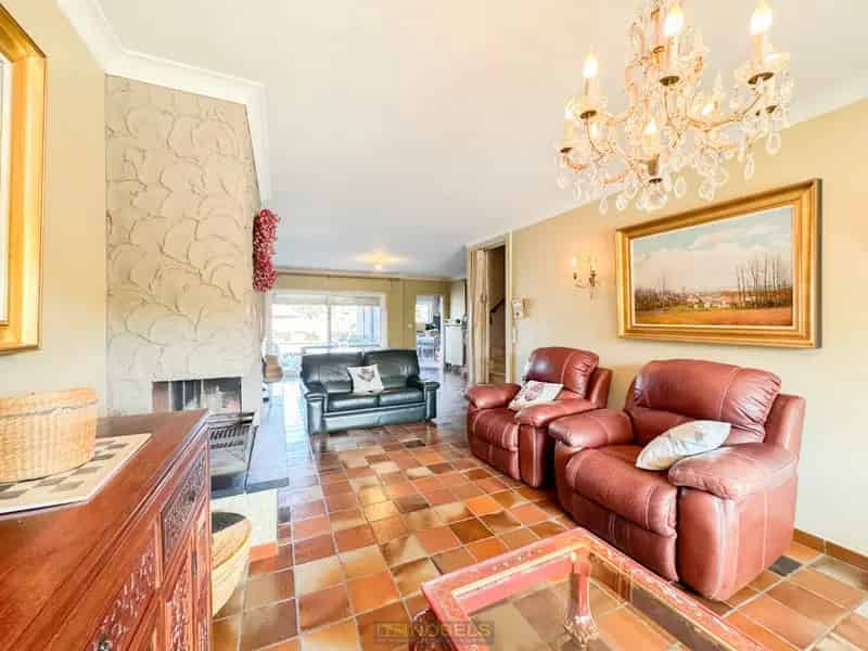Ruime gezinswoning te Brakel met 4 slaapkamers en bouwgrond