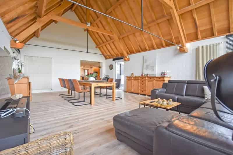 Instapklare woning met loods