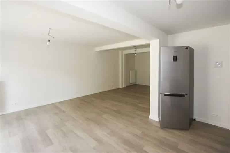 Gelijkvloerse Studio 45m2 te Koop - Gerenoveerd met Terras en Tuin