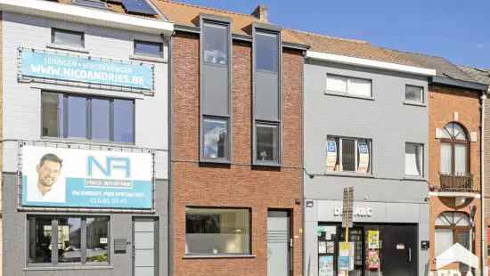 Totaal gerenoveerde duplex met 1 slk in centrum met garage