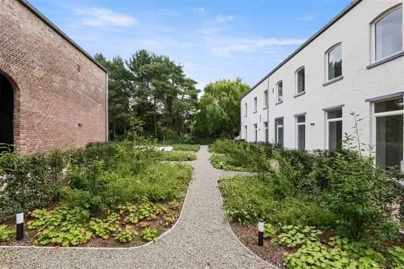 Luxe BEN Woningen in Gerestaureerde Vierkantshoeve