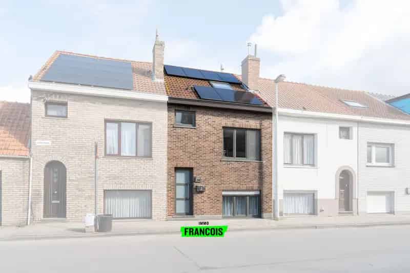 Huis te koop Oostende: Instapklare woning met tuin en garage