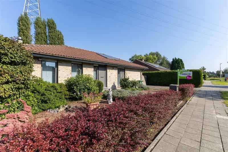Vrijstaande woning te Niel met grote tuin en 3 slaapkamers