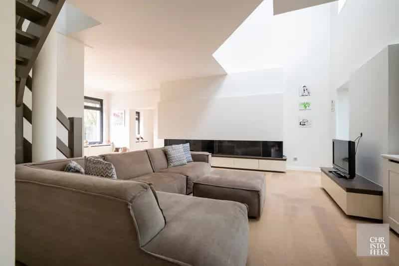 Gerenoveerde Villa 362m2 met Poolhouse 239m2 Opoeteren