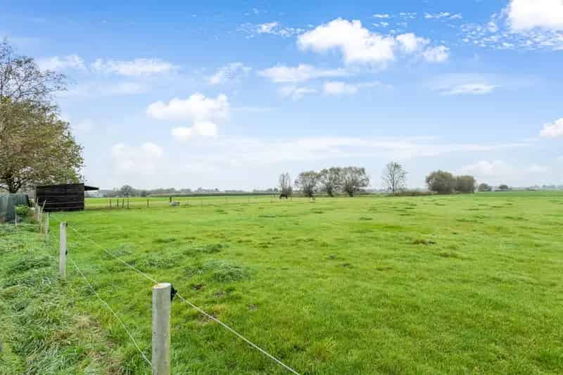 Weiland met 4 Paardenstallen te Koop in Hoevenen