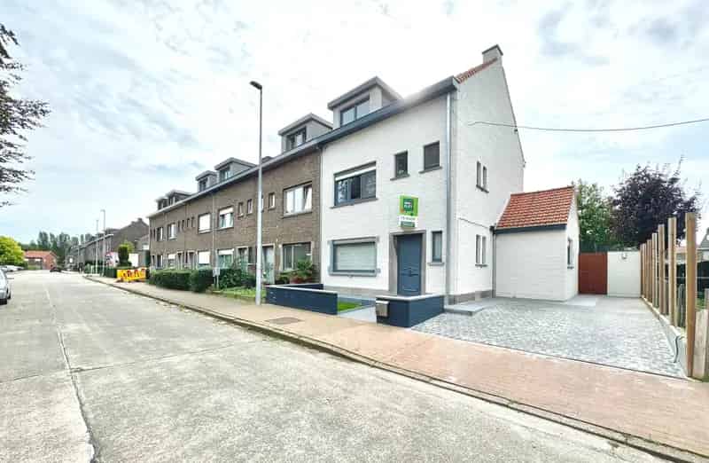Gerenoveerde halfopen woning te koop in Wielsbeke