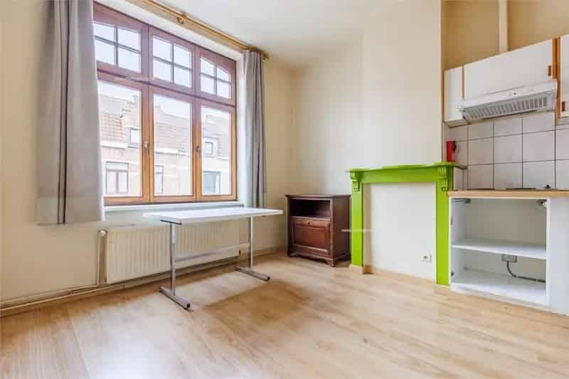 Multifunctionele woning te renoveren Brugge 6 slaapkamers