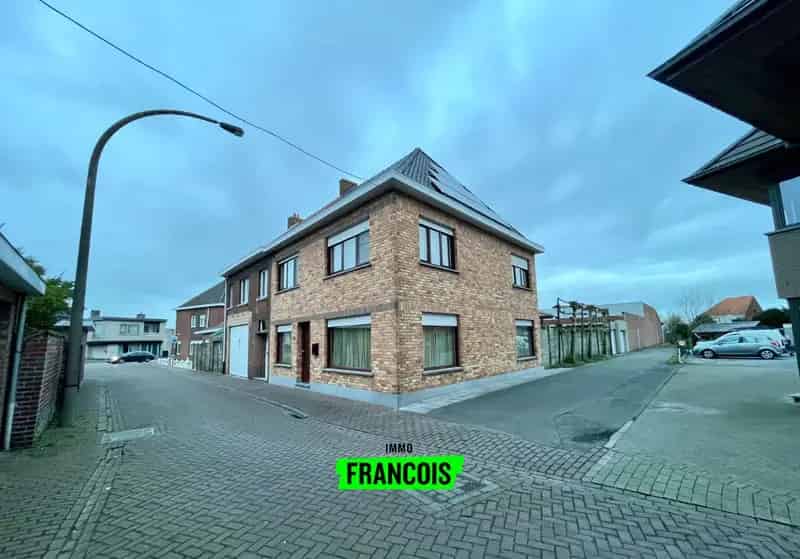 Woning te Aartrijke: 3 slaapkamers, dubbele garage en tuin