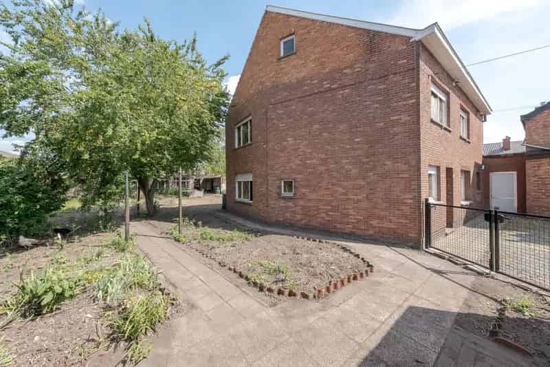 Huis te huur Bornem: Ruime woning met bedrijfsruimte