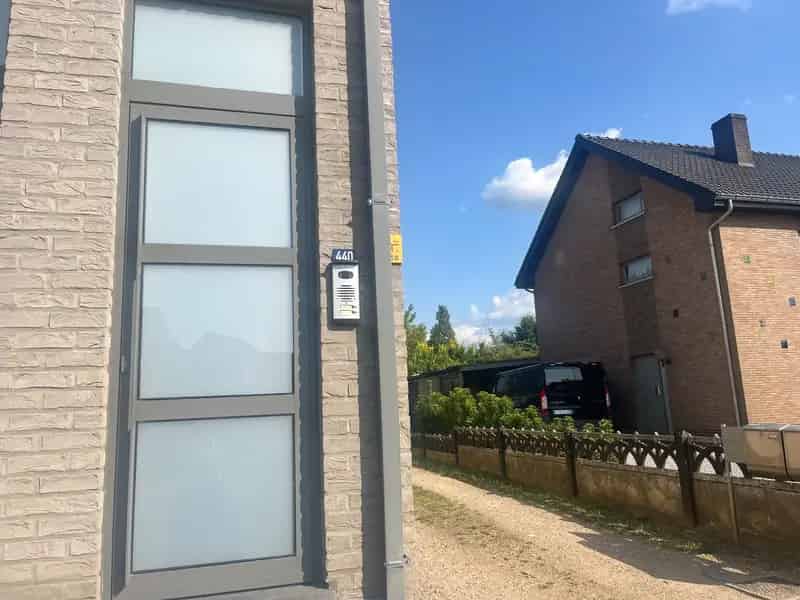 Ruim Duplexappartement Nabij Winkels en Scholen