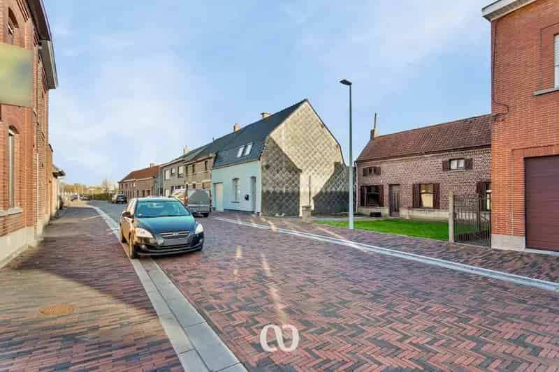 Te renoveren woning met bouwgrond