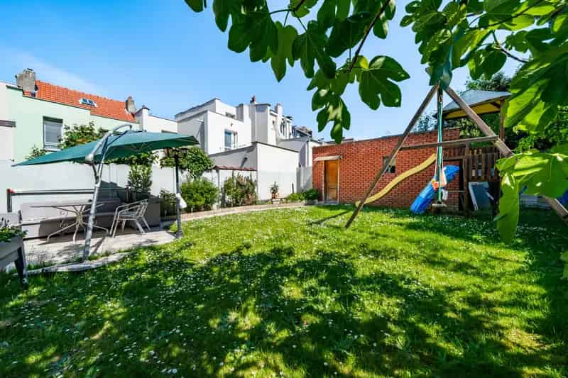 Gerenoveerde gezinswoning 4 slaapkamers grote tuin
