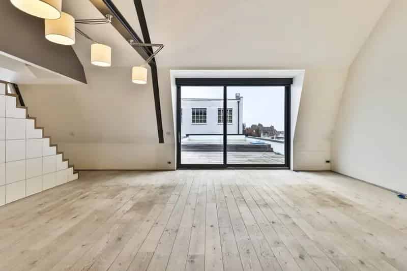 Triplex Loft te Huur met Privézwembad