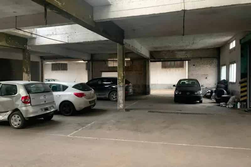 Garage te Koop Bisschoppenhoflaan Dubbele Staanplaats
